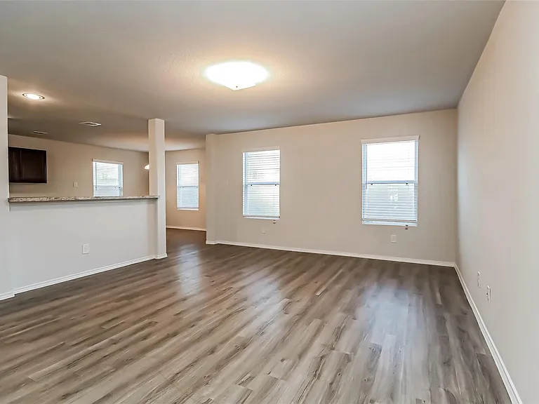 2751 Madison Ct — Photo 4