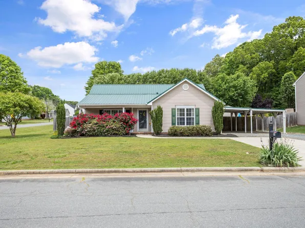 10 Falcon Ct, Gibsonville, NC 27249