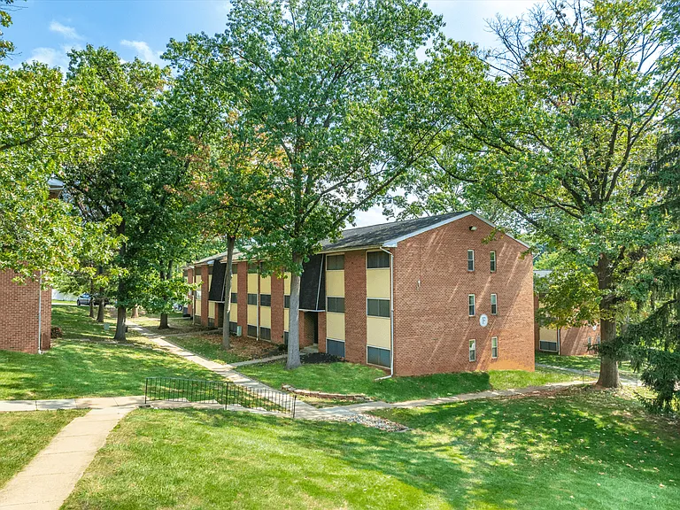 Hillside Apartments — Photo 21