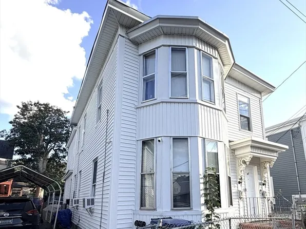 61 Pond St, Lowell, MA 01852