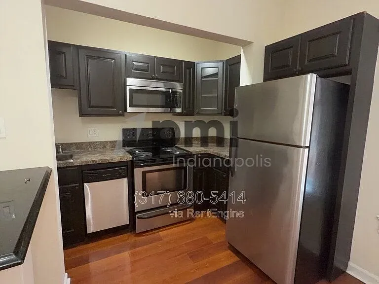 Indy Downtown Colonial Apartments — Photo 15