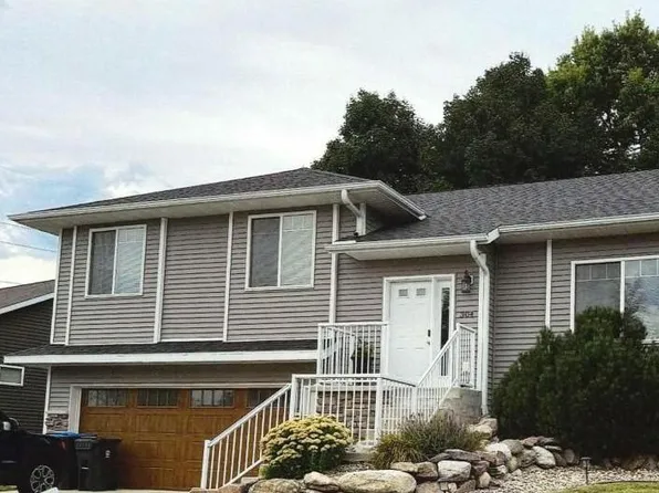 304 Tanager Rd, Mankato, MN 56001