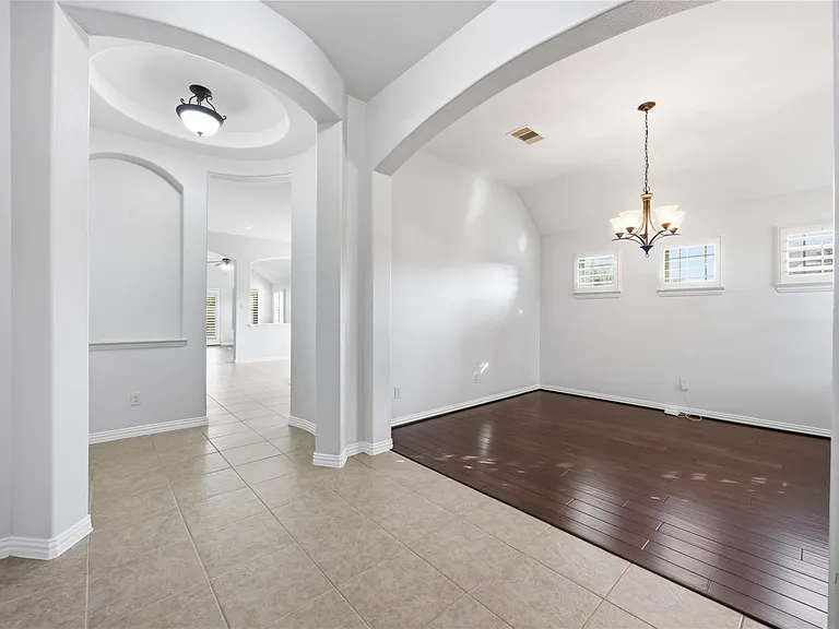 601 Dunlavy Ln — Photo 6