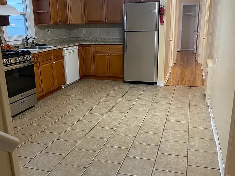 27 Woods Ave #1F — Photo 4