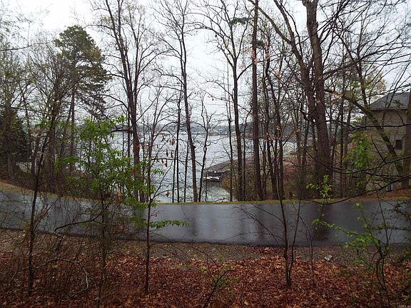 2nd image of 3 Guindola Cir