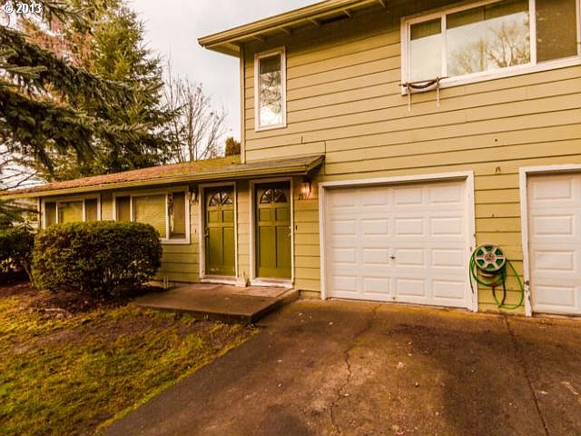 2nd image of 2897 Applewood Ln