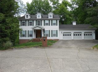 5 Hermitage Way, Hurricane, WV 25526