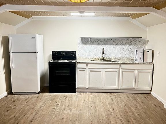 3rd image of 2248 Camille Dr Unit A