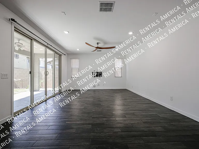 1051 E Armstrong Way — Photo 16