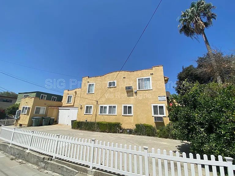 1250 E Villa St — Photo 19