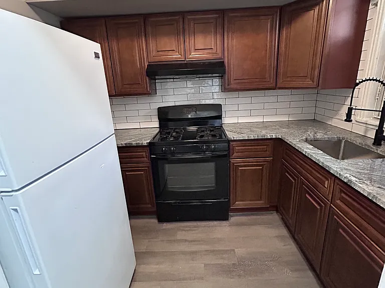 5819 Pemberton St — Photo 2
