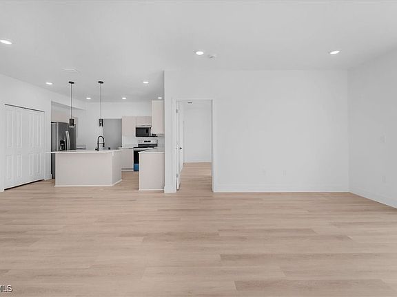 5th image of 8044 Buttercup Cir