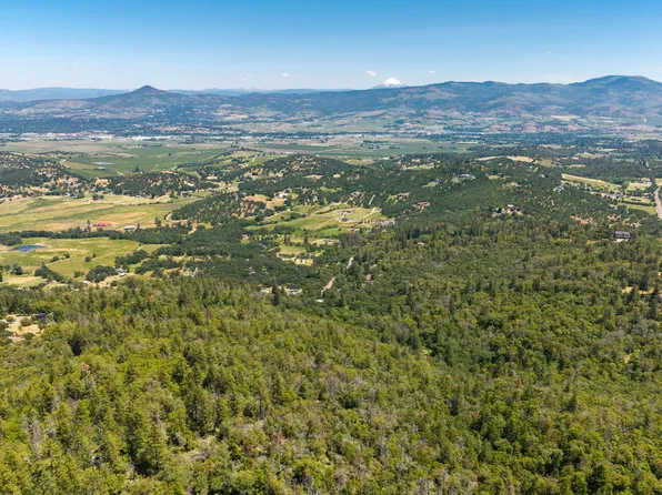 4852 Dark Hollow Rd, Medford, OR 97501