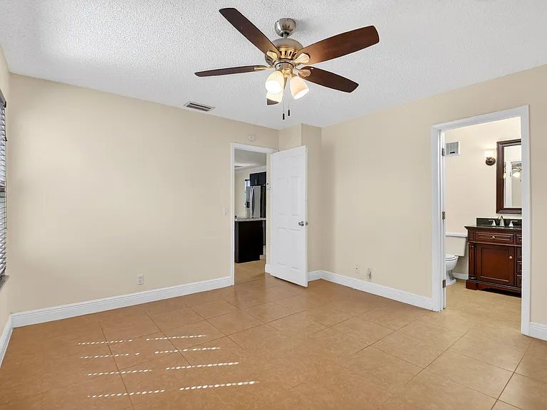 18 Crossings Cir #F — Photo 27