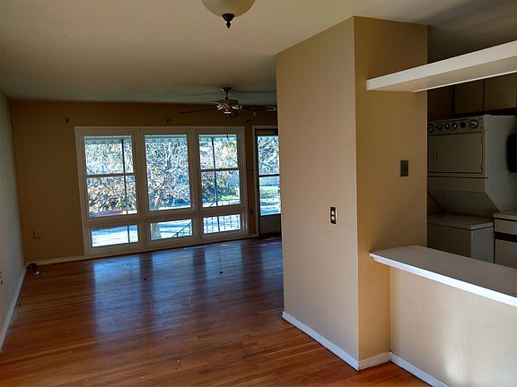 4th image of 412 E Pall Mall St