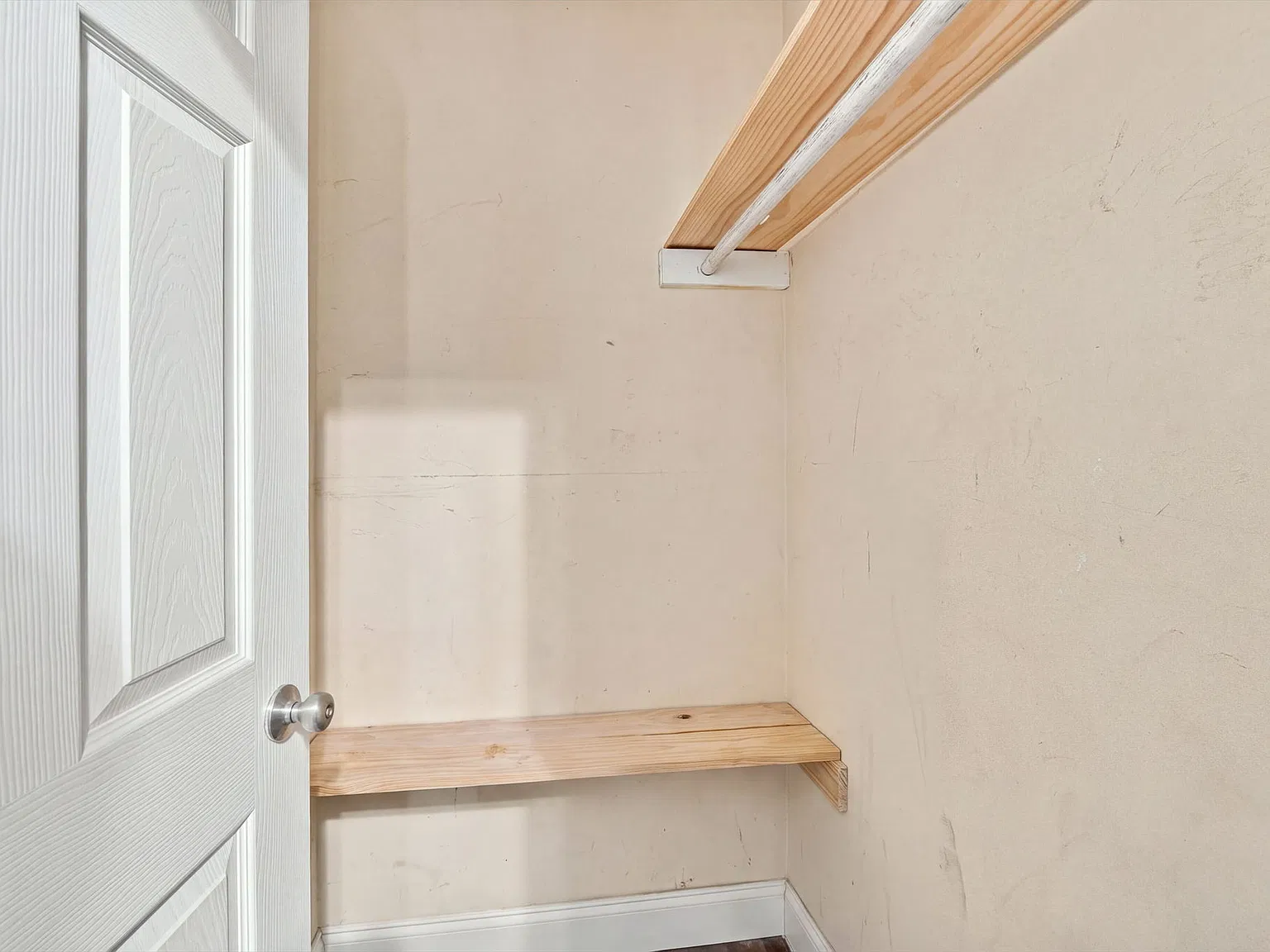 3 bed, 1000 sqft, $2,200 — Photo 4