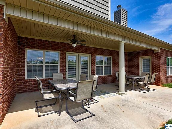 3rd image of 405 Creekwater Cir NW