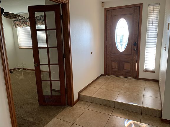 Entry way, Br1