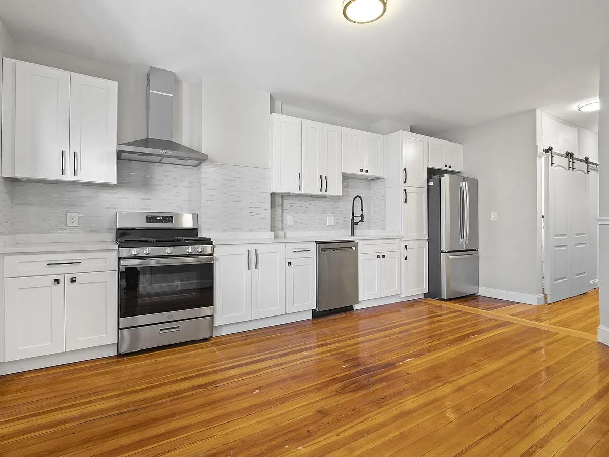 Building Photo - 131 Cottage St #1R