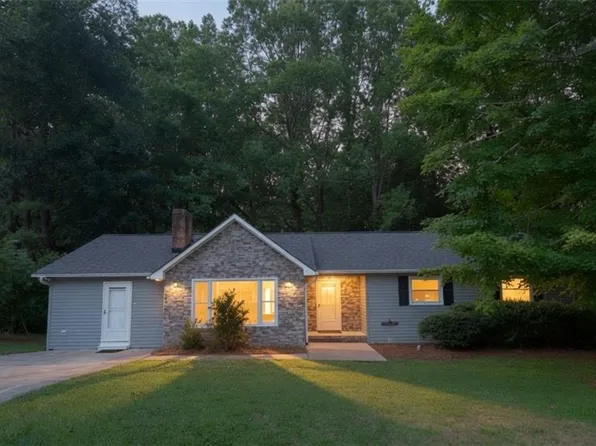 222 Pleasantview Dr, King, NC 27021