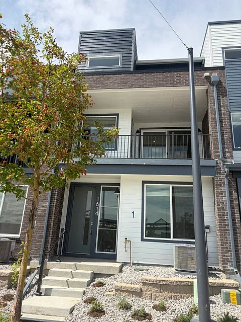 3 bed, 3.5 bath, 1667 sqft, $3,000 — Photo 2