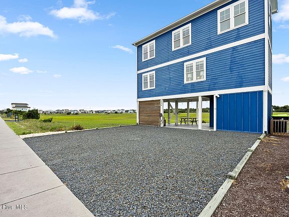 3rd image of 494 Ocean Boulevard W