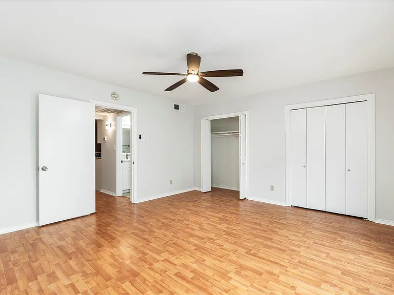505 W 7th St #313 — Photo 13
