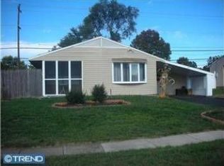 345 Stonybrook Dr, Levittown, PA 19055