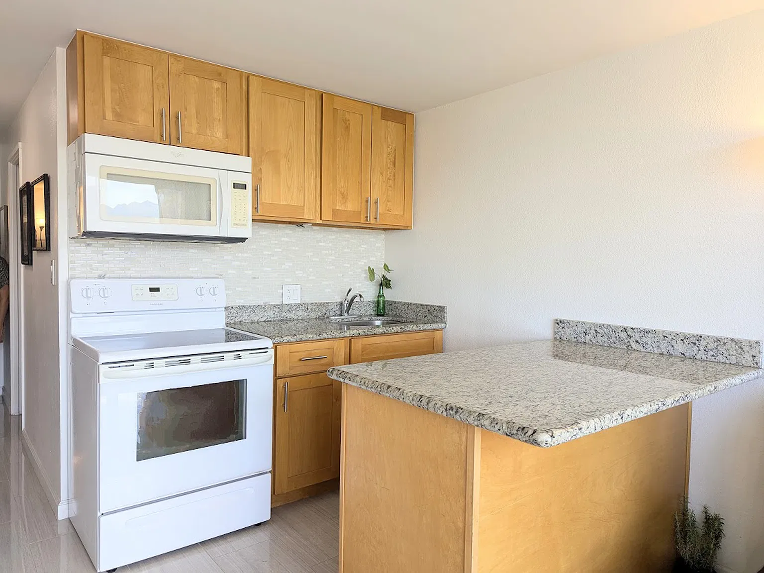 2211 Ala Wai Blvd — Photo 3