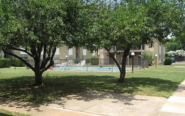 2nd image of 4316 Vfw Dr APT 21