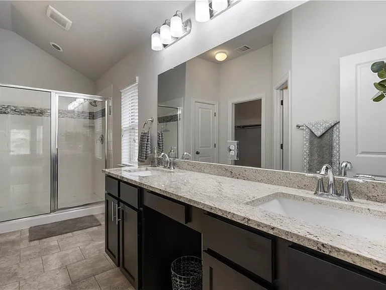 242 Krupp Ave — Photo 22