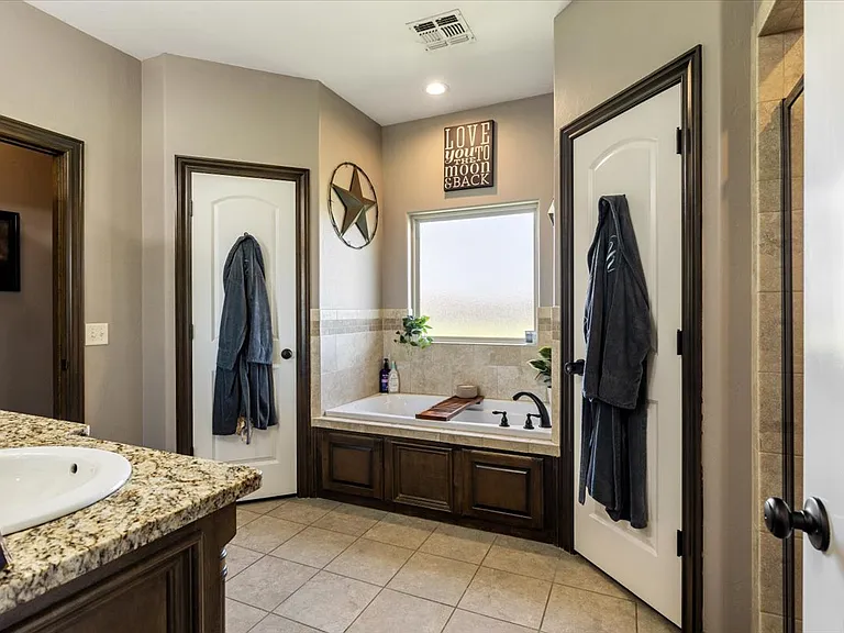 8398 SW Sun Valley Dr — Photo 18