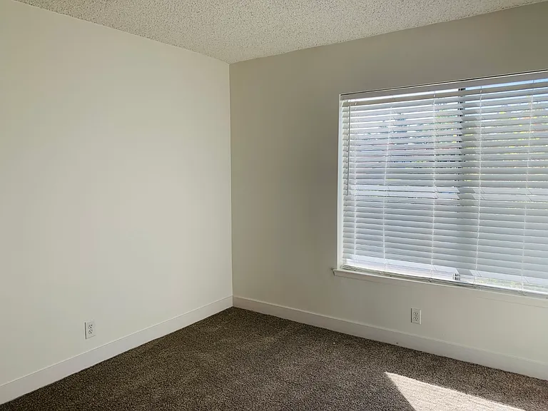 14751 Mulberry Ave — Photo 15