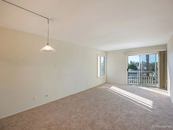 3rd image of 3833 Lamont St Unit 4J