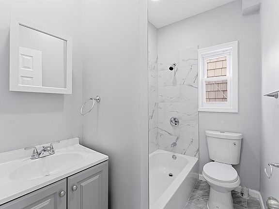 3rd image of 16 W 10th St #3