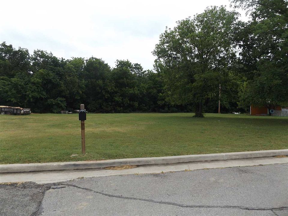 2nd image of 200 Evergreen Dr