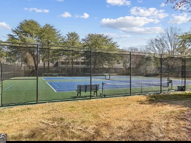 81 Hampshire Ct — Photo 34
