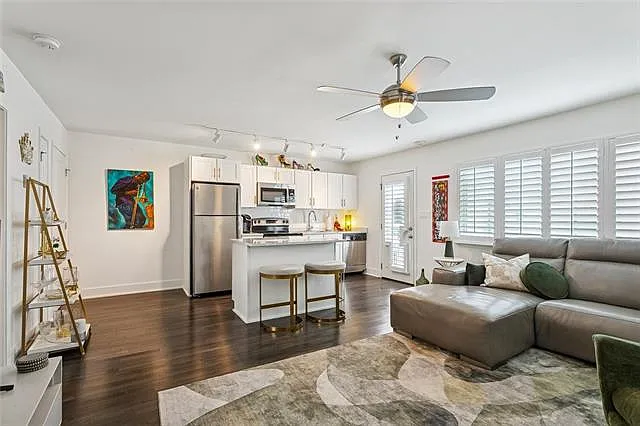 2833 Saint Charles Ave #27 — Photo 8