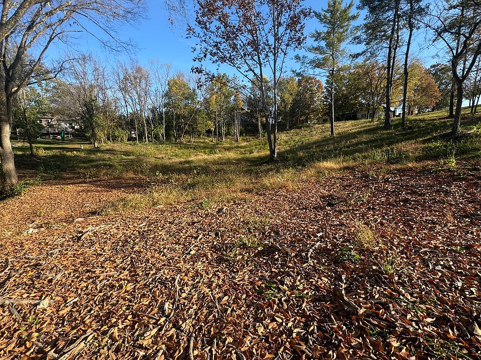 2nd image of 122 Old Pond Way