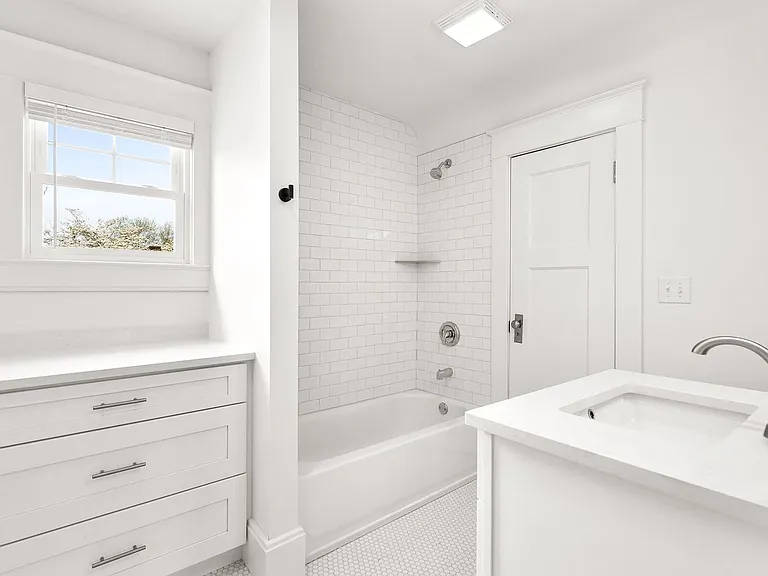 617 E Delmar St — Photo 26