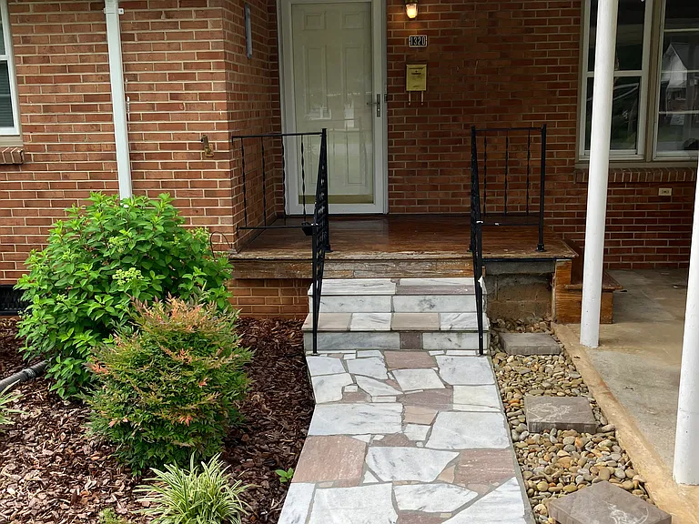 1320 Oxford Pl — Photo 2