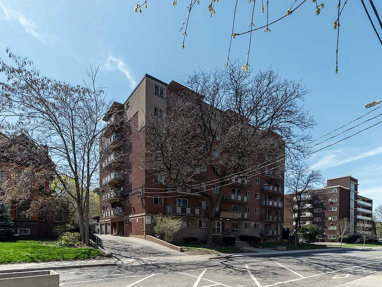 45 Charlton Ave W #505 — Photo 11