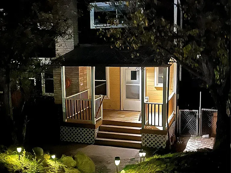 3 bed, 1040 sqft, $2,500 — Photo 2