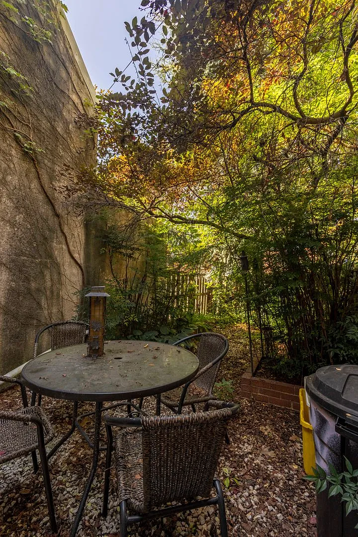 Charming 1Bed/1.5Bath Townhome with Loft in Washington Village, MD! — Photo 2