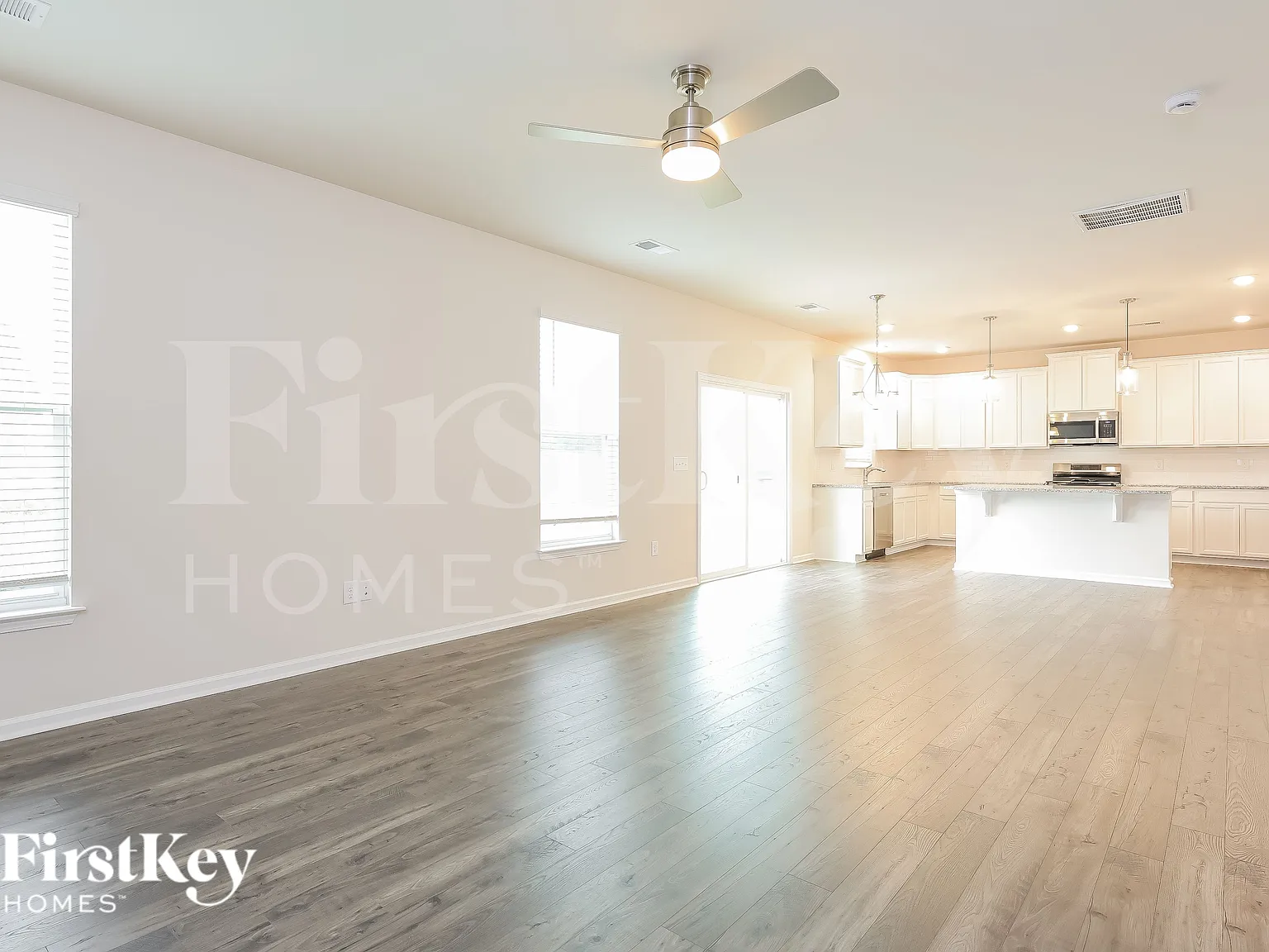 4 bed, 2.5 bath, 2448 sqft, $2,305 — Photo 4