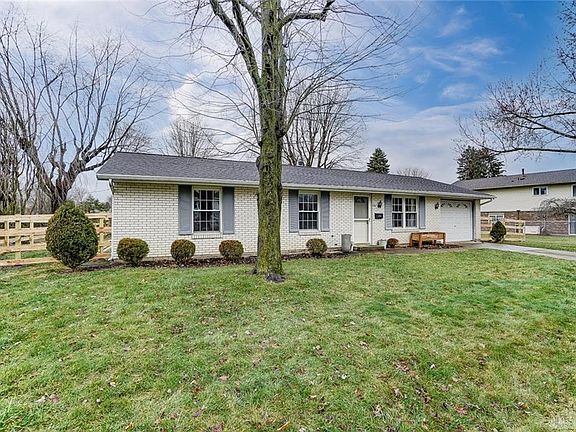 3rd image of 716 Marshall Dr