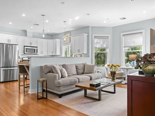 1 Blackstone St #3, Cambridge, MA 02139