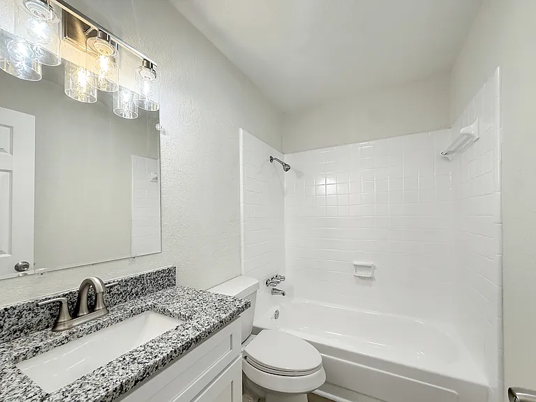1016 E Walker St — Photo 18
