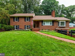 6446 Queen Anne Ter, Falls Church, VA 22044