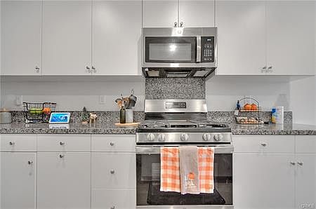 4th image of 8326 Spirit St